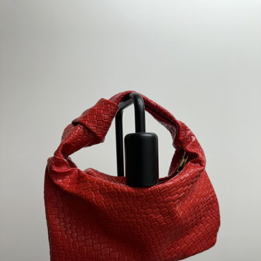 Rote Schultertasche in Flechtoptik – kleine Größe