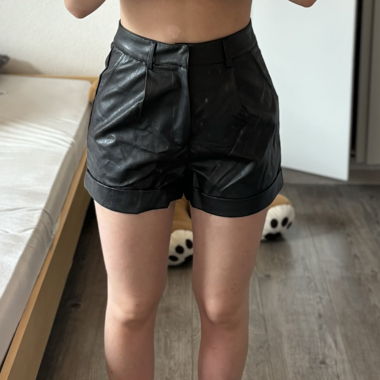 Short en cuir
