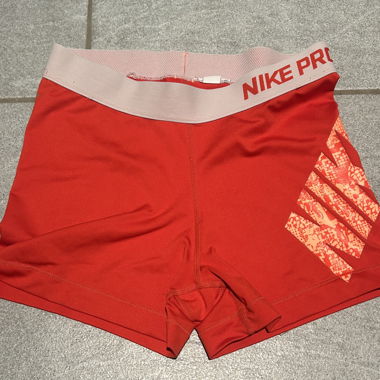 kurze Nike-Hosen