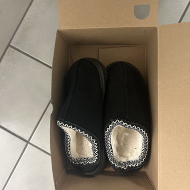 Pantoufles noires fourrées