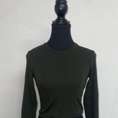 Dunkelgrünes Shirt