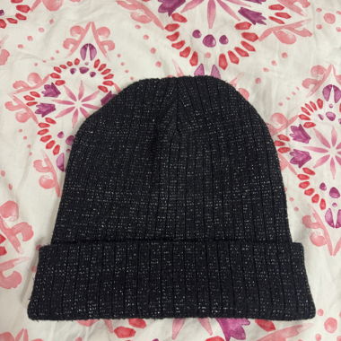 Schwarze Strickmuetze