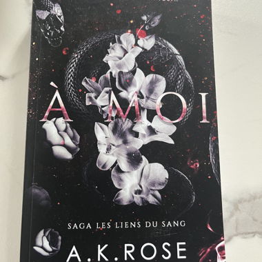 Libro À moi di A.K.Rose