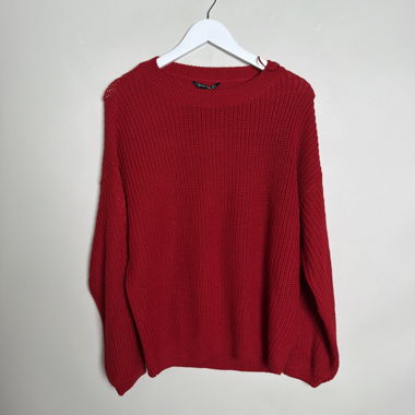 Roter Strickpullover