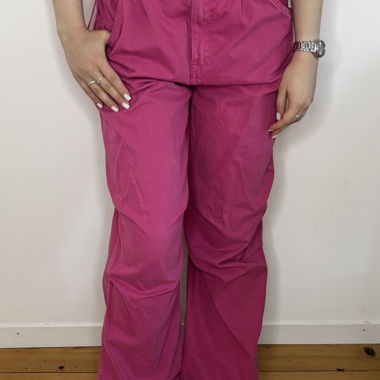 Pantaloni parachute rosa hot Bershka