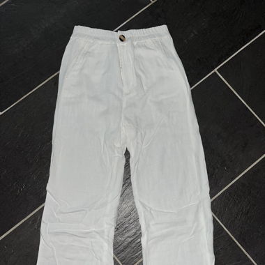 Weisse Stoffhosen