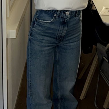  High-Waist Jeans