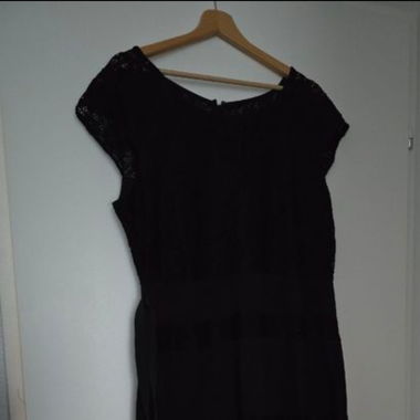Petite robe noire élégante et chic