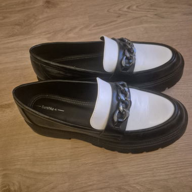 Bershka Loafer con Catena