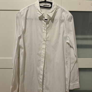 Camicia bianca a maniche lunghe