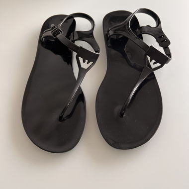 Armani flache Zehensandalen – Größe 39 