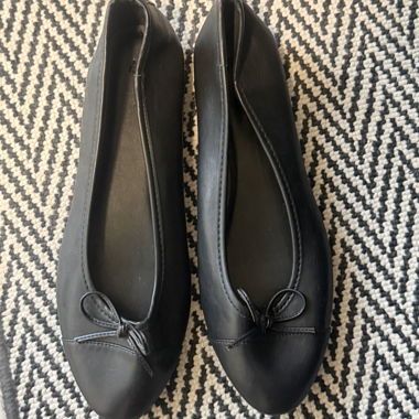 Black Ballet Flats