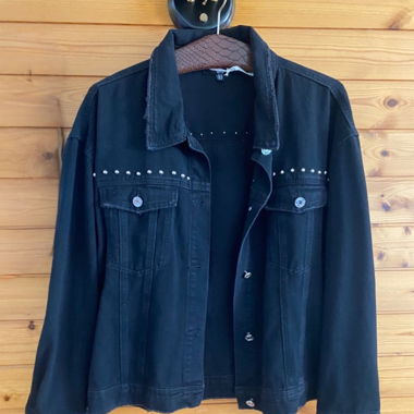 Veste en jeans noire avec franges 