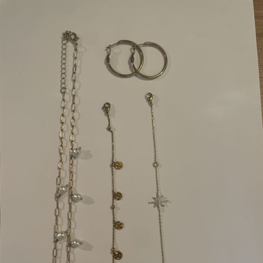 Halskette, 2 Armbänder und Creolen