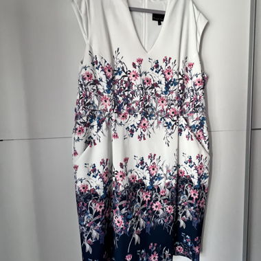 Blumenkleid von Phase Eight in Gr. 48