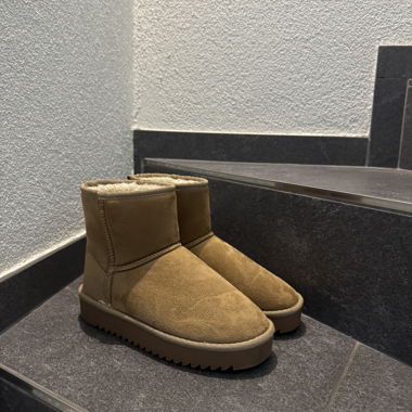 Braune Winterstiefel