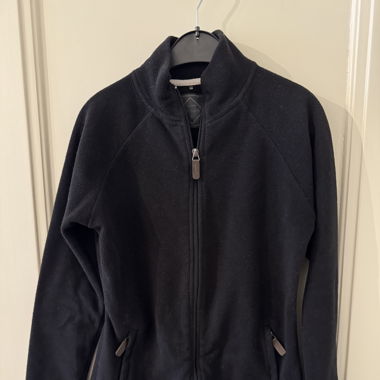 Schwarzer Fleece Sip Pullover