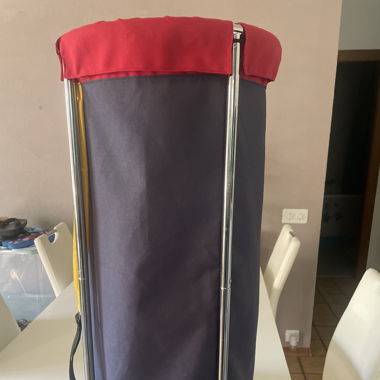 Panier à linge sur roulettes 