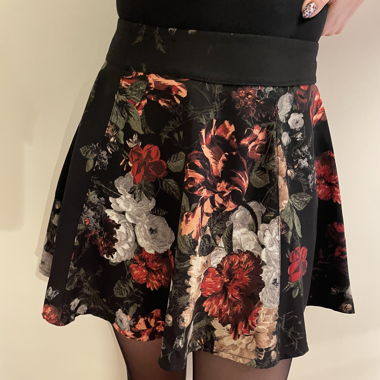 Round flower skirt