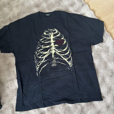 T-shirt con pietre