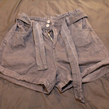 Shorts ceinturés gris foncé