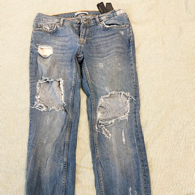 ZARA Low rise ripped jeans 