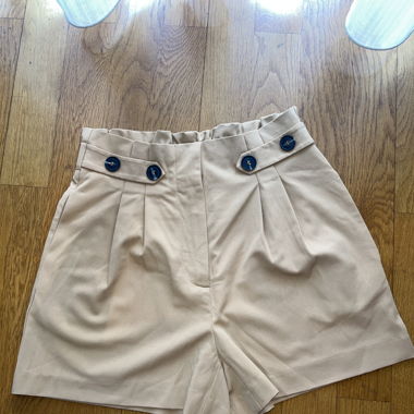 Shorts with buttons