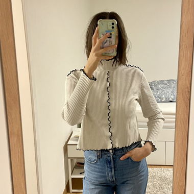 Top in maglia a coste con collo alto