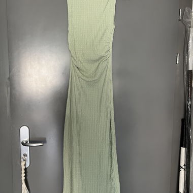 Abito aderente verde chiaro