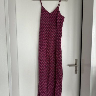 Robe rose fendue, neuve, taille S