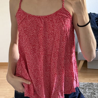 Rotes Trägertop mit leichtem Print
