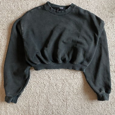 Pull court gris foncé femme