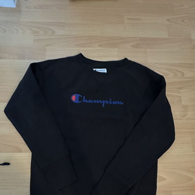 black champion sweater size s