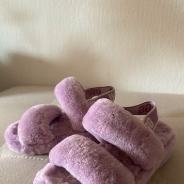 Pantoufles UGG violettes