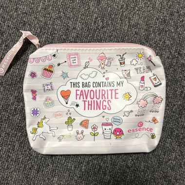 Essence Necessaire mit Lieblingssachen-Print