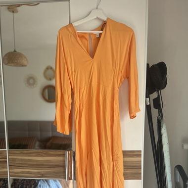 Oranges langes Kleid mit 3/4-Ärmeln