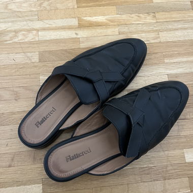 Mules en cuir flattered