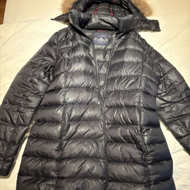 Lange JOTT-Daunenjacke in Schwarz