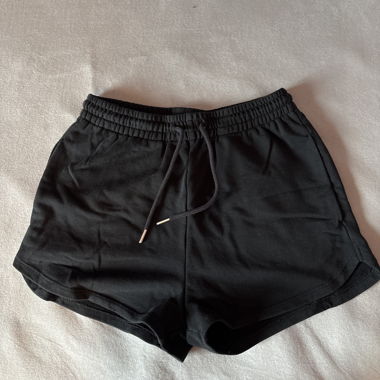 Schwarze Shorts mit Kordelzug