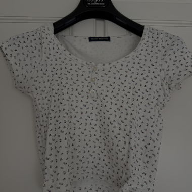 T-shirt con fiori Brandy Melville