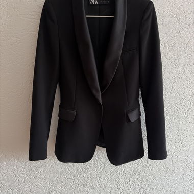 Zara schwarzer Blazer mit Schalkragen