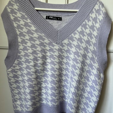 Strickweste Weiss und Flieder
