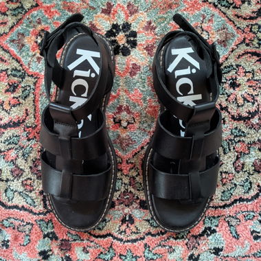 Sandales noires Kickers