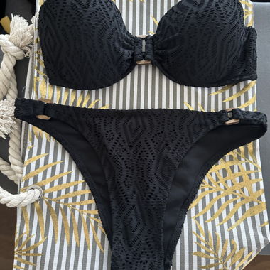 Schwarzes Bikini-Set