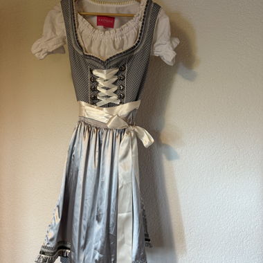 Dirndl Krüger Madl avec blouse et tablier – T. 36