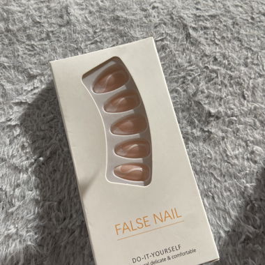 Press on nails