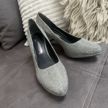 Tamaris glitter pumps size 39 (marked 40)