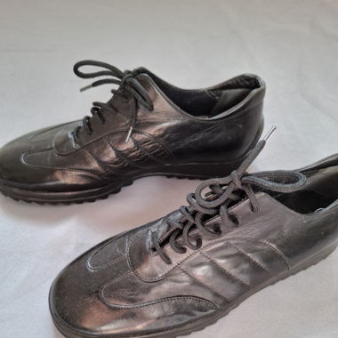 Chaussures en cuire et velours 35