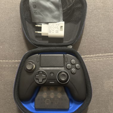 Nacon Revolution Unlimited Pro Controller für PS4