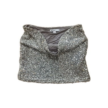 Top grigio e argento con paillettes con una piccola lacerazione
